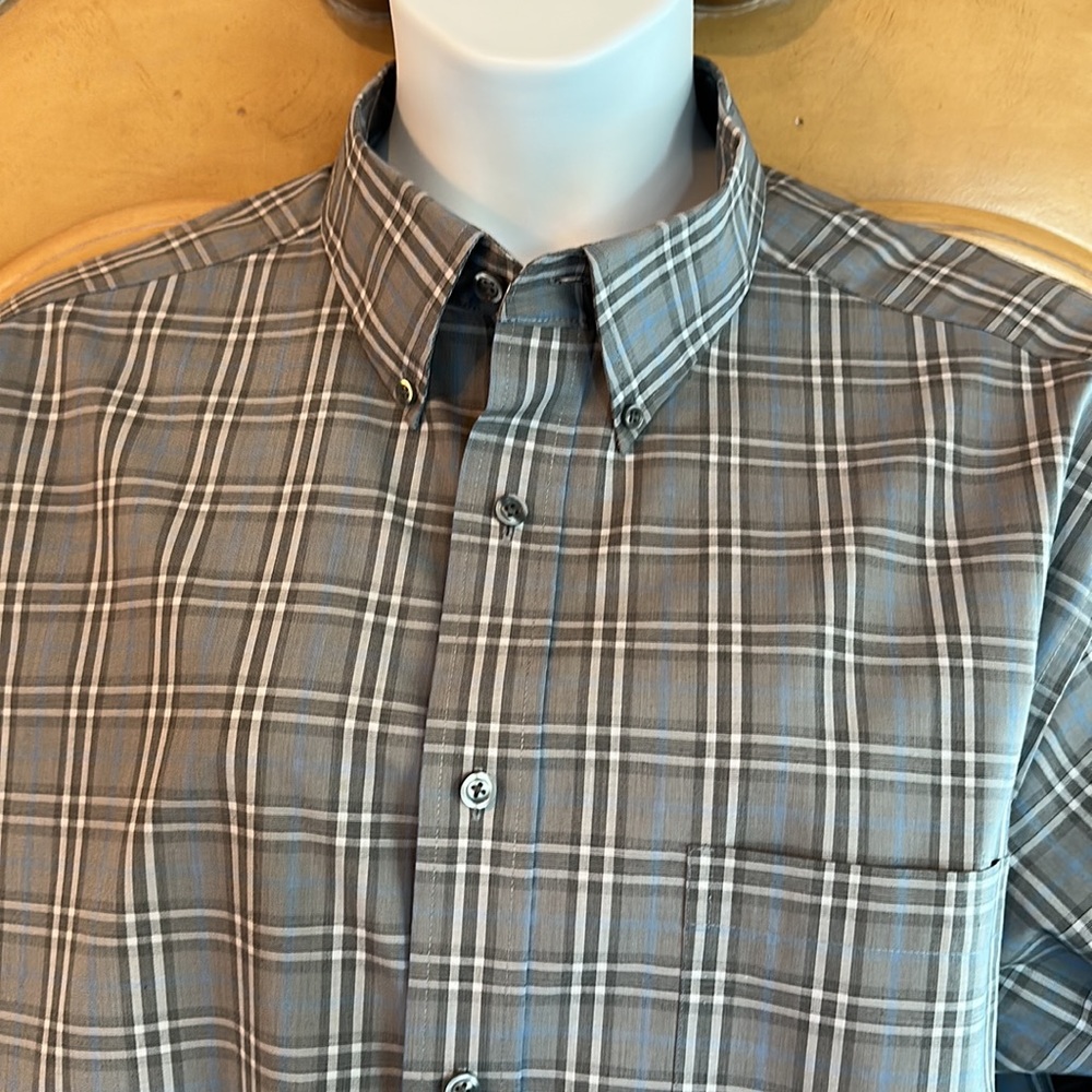 Roundtree & Yorke Travelsmart button down - Picture 2 of 9